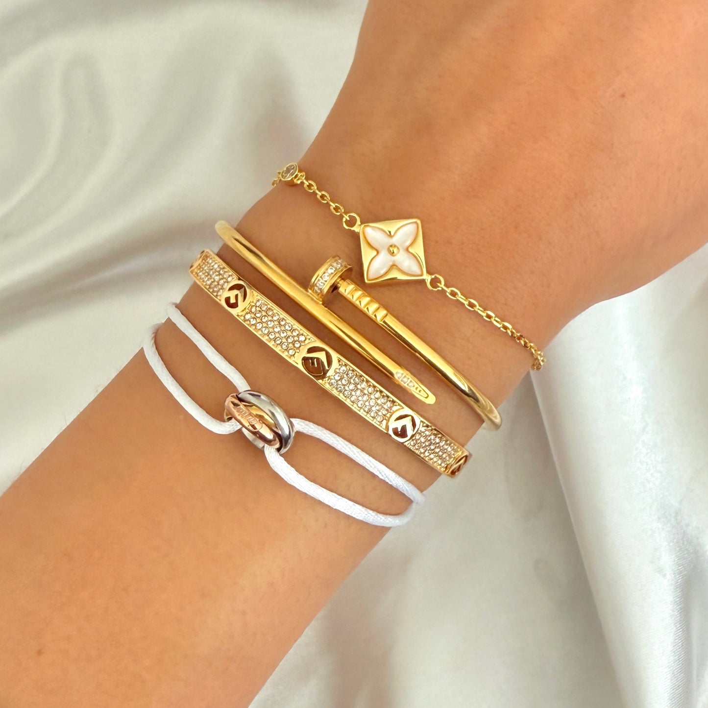 Avi bracelet
