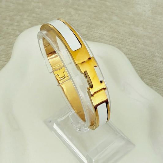 Zena bangle white