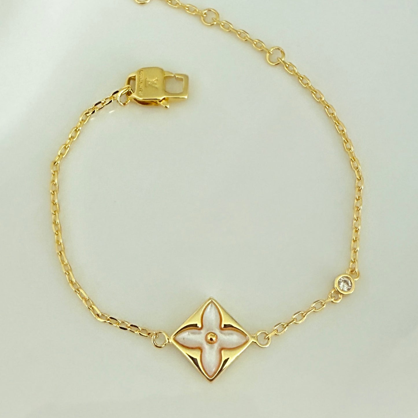 Avi bracelet